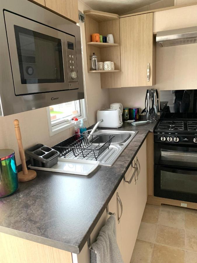 Mollys Retreat Pet Friendly Three Bed Caravan With Small Garden Newquay Bay Resort Quieter Area Of Park Extérieur photo