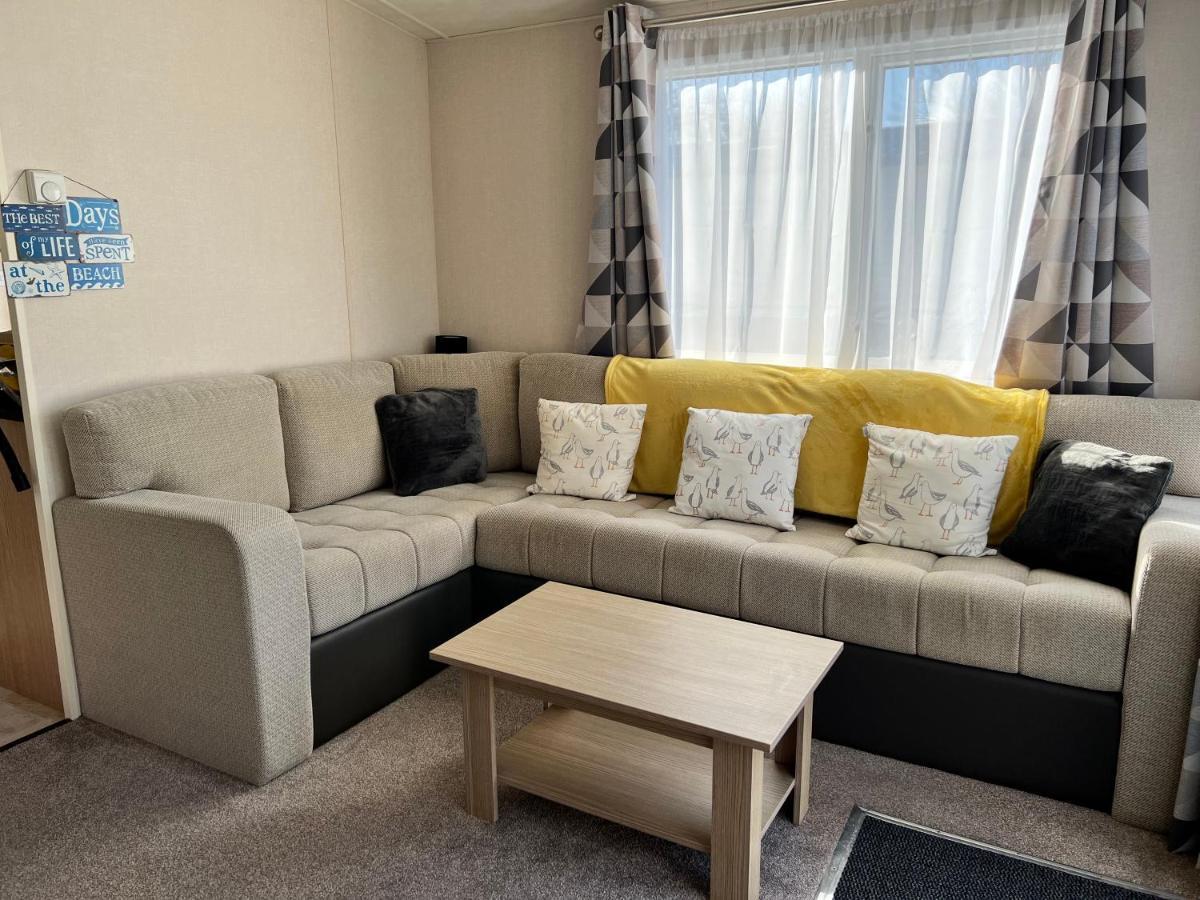 Mollys Retreat Pet Friendly Three Bed Caravan With Small Garden Newquay Bay Resort Quieter Area Of Park Extérieur photo