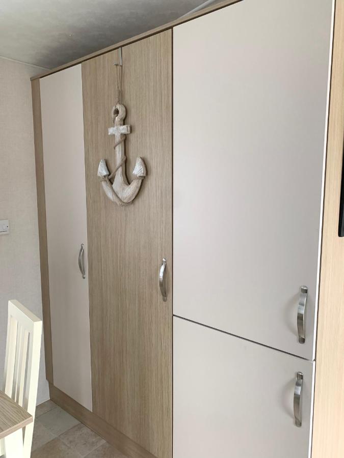 Mollys Retreat Pet Friendly Three Bed Caravan With Small Garden Newquay Bay Resort Quieter Area Of Park Extérieur photo