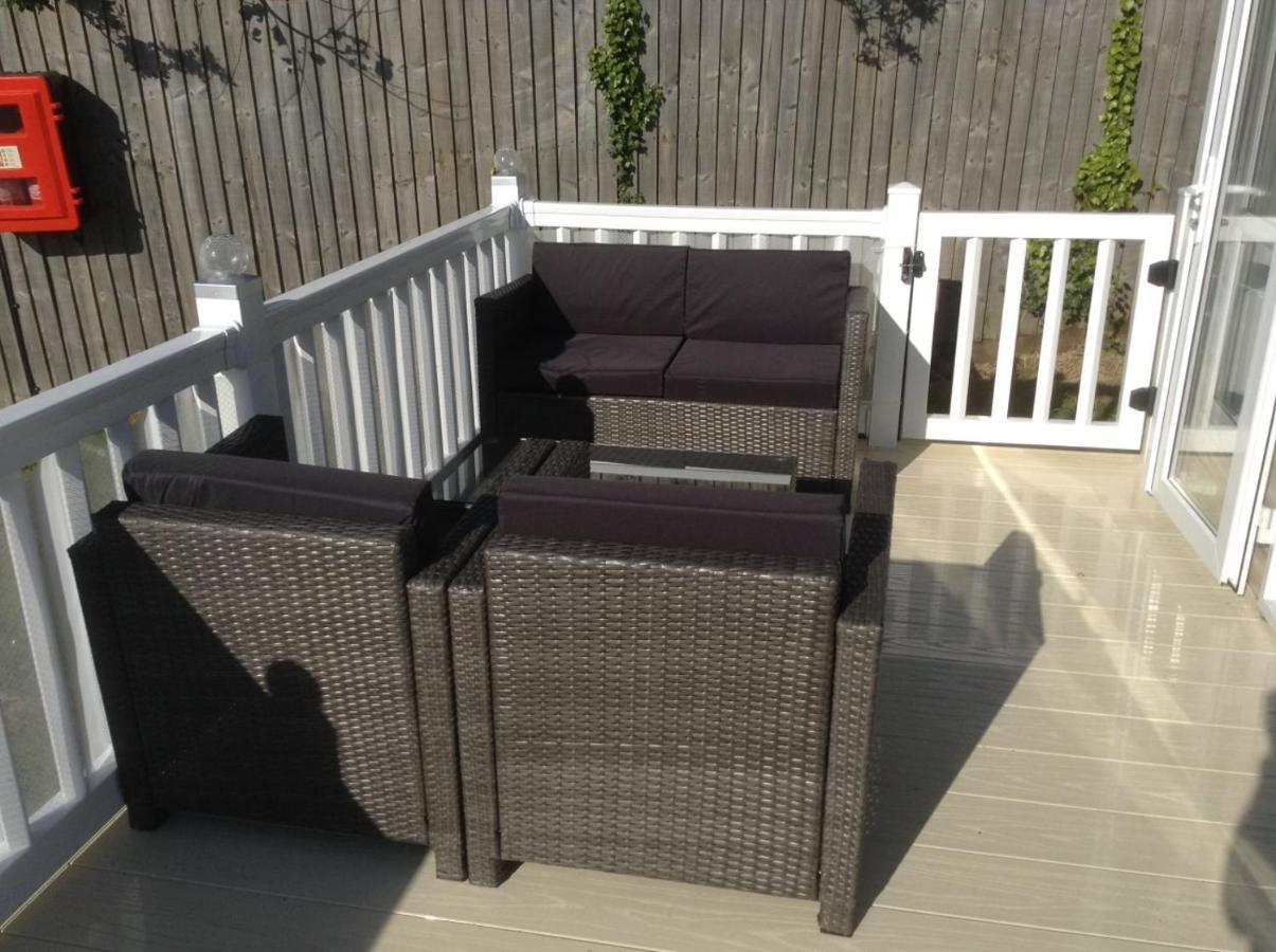 Mollys Retreat Pet Friendly Three Bed Caravan With Small Garden Newquay Bay Resort Quieter Area Of Park Extérieur photo