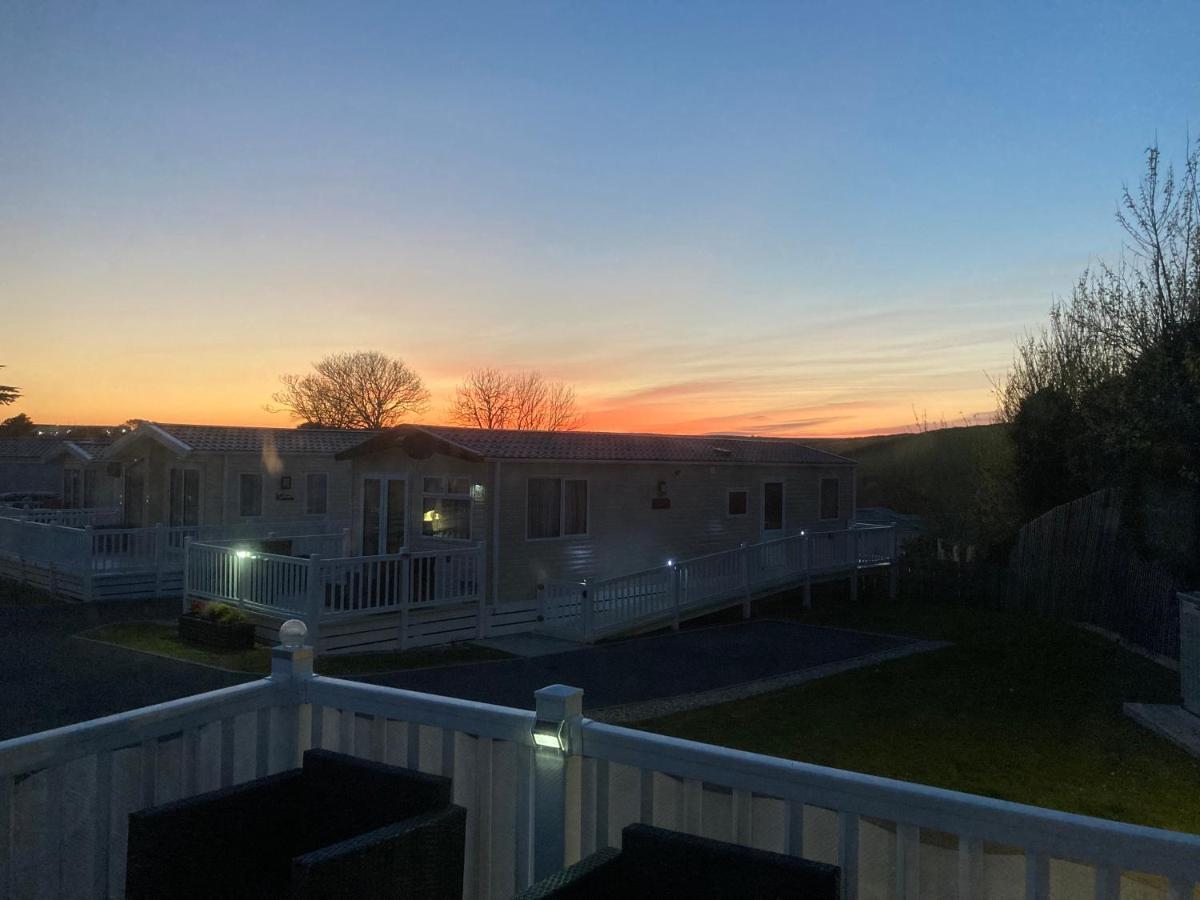 Mollys Retreat Pet Friendly Three Bed Caravan With Small Garden Newquay Bay Resort Quieter Area Of Park Extérieur photo