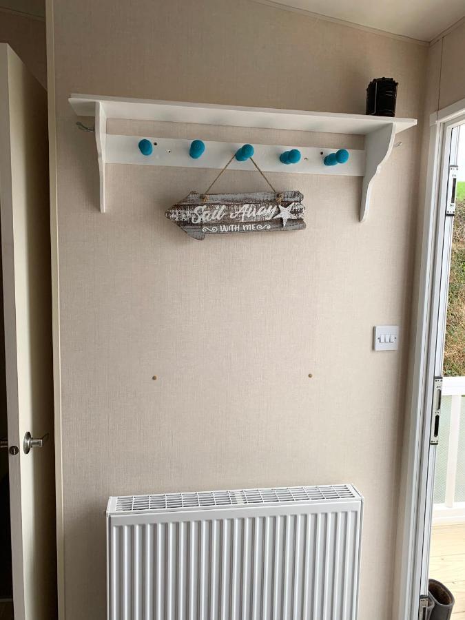 Mollys Retreat Pet Friendly Three Bed Caravan With Small Garden Newquay Bay Resort Quieter Area Of Park Extérieur photo